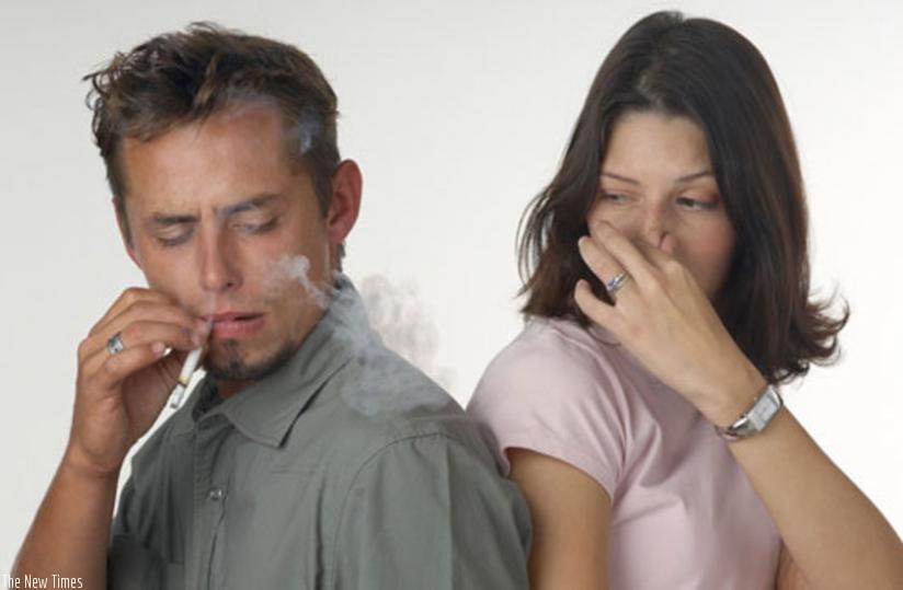 Passive smokers also risk acquiring diseases related to tobacco smoking. (Net photo)