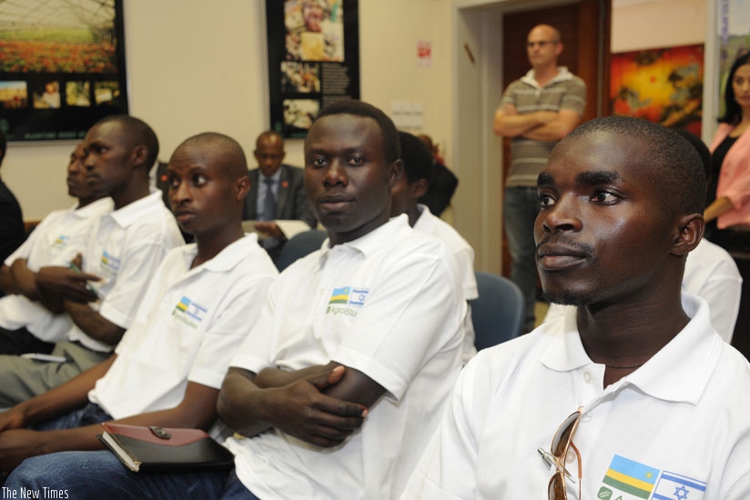 Some of the Rwandan youths who studied modern agriculture in Israel during their meeting with President Paul Kagame in 2013. (Village Urugwiro)
