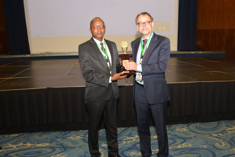 Mr. Obadiah Biraro receiving the award from Mr. Magnus Tindel, the Deputy Auditor General of Sweden on behalf of AFROSAI-E.