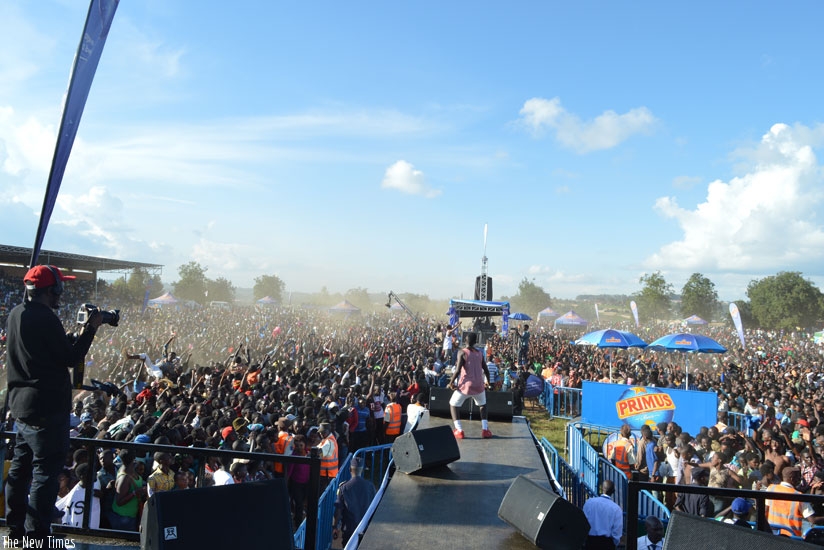 Thousands of people flocked Gicumbi Stadium for the opening concert of PGGSS 6 (Photos by (Julius Bizimungu))