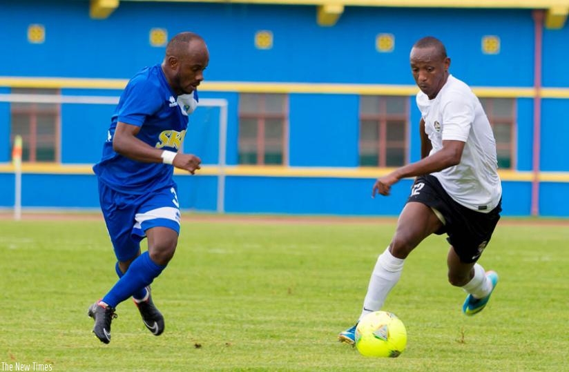 Rayon Sports full back Djuma Radju Niyonkuru (L) tries to stop APR midfielder Jean Claude Iranzi during their league encounter a fortnight ago. (File)