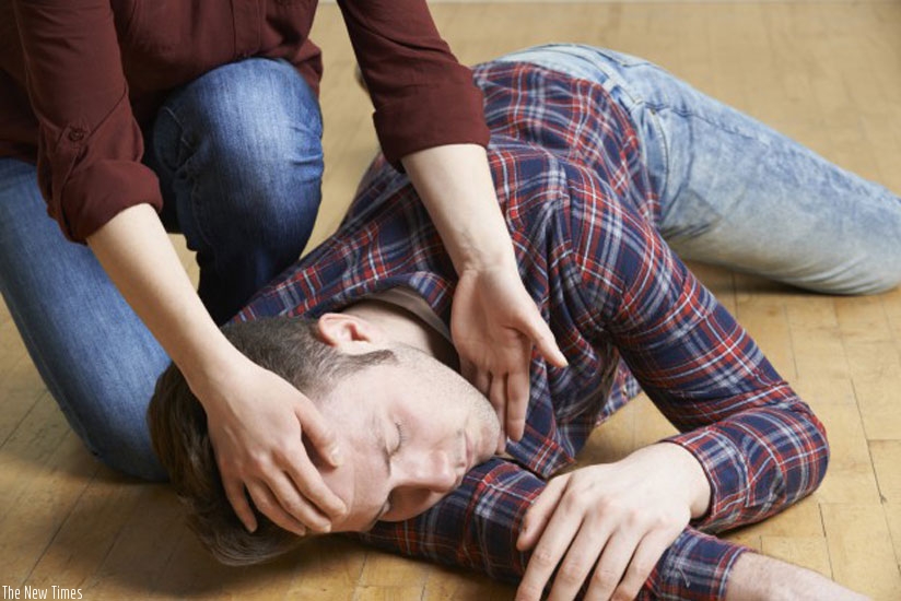 It is advisable to protect a person having a seizure from falling. (Net photo)