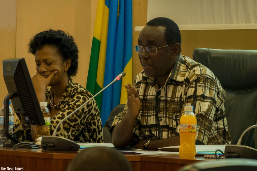 Makuza (R) delivers his remarks during the retreat as Senate vice-president  in charge of Administration and Finance Jeanne d'Arc Gakuba looks on in Kigali, yesterday. )Teddy Kamanzi)