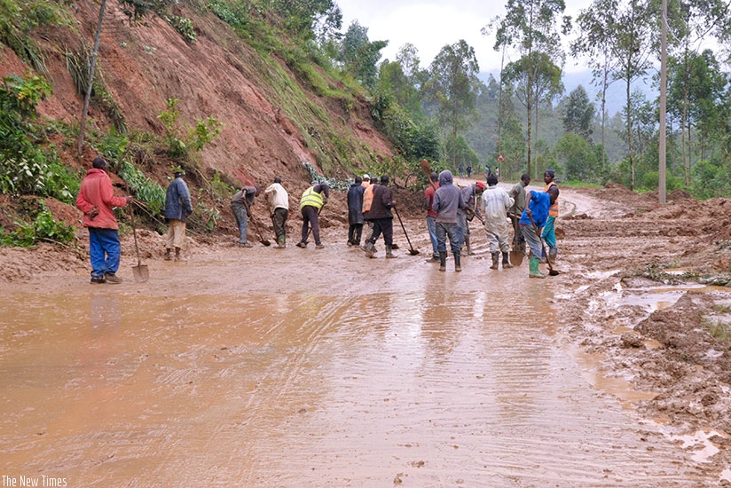 Residents of Gakenke clear a road blocked by mudslide. (File)