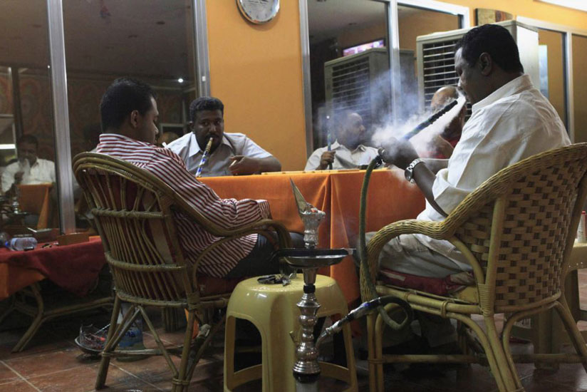 Men smoking shisha. Smoking shisha is a major risk factor for cancers. (Net photo)