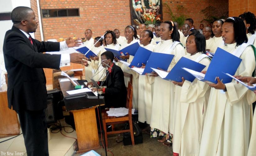 A choir at St. Michael cathedral in Kigali performs during a past mass. (F. Niyigena)