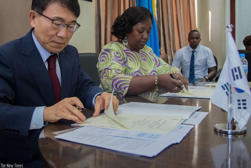 South Korean Deputy Minister for Healthcare Policy, Kwon Deok Cheol, and Minister for Health, Dr Agnes Binagwaho, sign a memorandum of understanding on cooperation between the two countries in the field of healthcare, including telemedicine, hospital information system and the ICT-based medical services, in Kigali yesterday. (Faustin Niyigena)