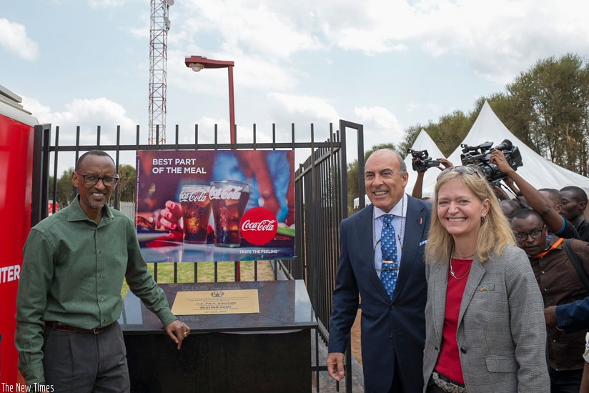 President Kagame with the Chairman and Chief Executive Officer of The Coca-Cola Company, Muhtar Kent, and US Ambassador to Rwanda, Erica J. Barks-Ruggles, at the launch of Coca-Cola EKOCENTER in Ruhunda, Rwamagana District, yesterday. (Village Urugwiro)
