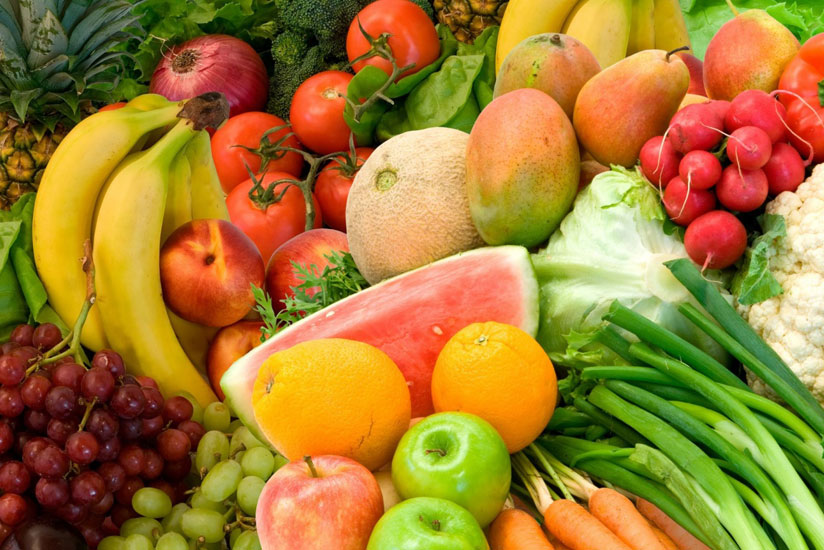 A diet rich in fruits and vegetables is highly recommended for proper functioning of the urinary tract. (Internet photo)