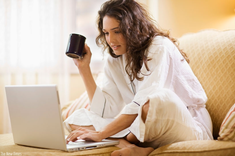 Housewives can use their different skills to earn cash from home. (Net.)