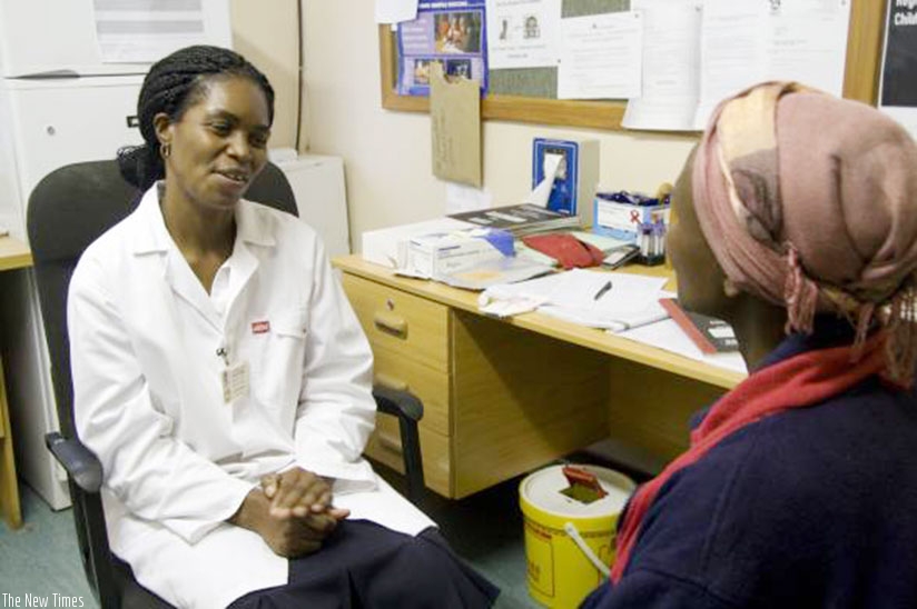 A medic counselling a client before an HIV test is done. / Internet photo.