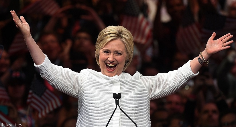 Hillary Clinton acknowledges celebratory cheers from the crowd (Net photo)