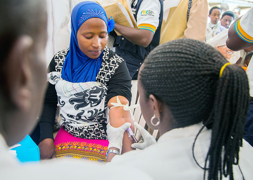 A nurse vaccinates a person during the 2016 World Hepatitis Day celebrations in Kigali. / Faustin Niyigena.