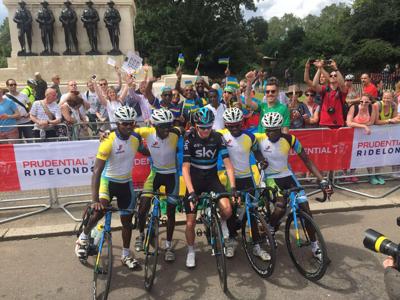 #teamrwanda posed for a photo with Chris Froome (C) the winner of Tour dE France 2016 in London.