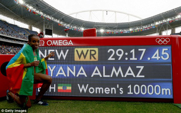 Ayana smashed the world record, finishing in a time of 29 minutes and 17.45 seconds. / Net photo