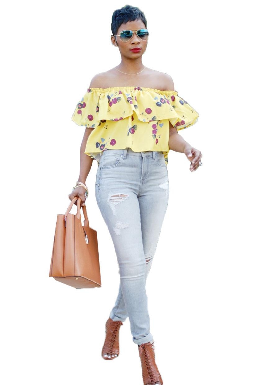 Off-the-shoulder tops are very elegant and can be worn to both casual and official events (Net Photo)