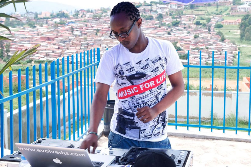 DJ Gil Low. / Moses Opobo.