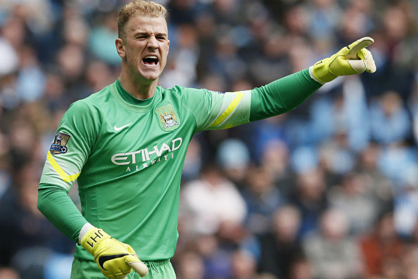 Pep Guardiola appeared deep in conversation with Joe Hart during training on Tuesday. / Net photo