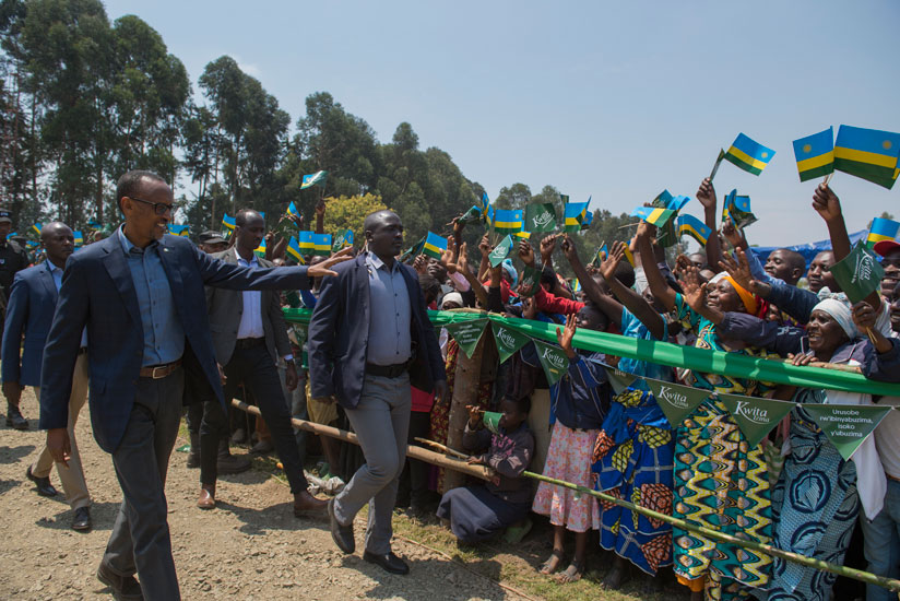 Musanze residents welcome President Kagame upon arrival for the 12th Kwita Izina event in Kinigi, Musanze, yesterday. / Village Urugwiro. 