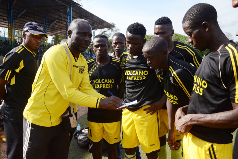 Mukura VS will miss AS Kigali pre-season tournament. Here, head coach Godfroid Okoko is seen giving instructions to his players ahead of a league match against Rayon Sports last se....