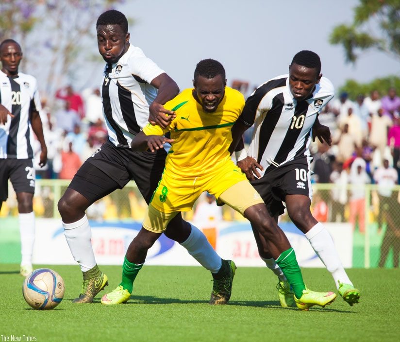 APR's Helves Rugwiro (L) and Muhadjir Hakizimana (R) block AS Kigali striker Bernabe Mubumbyi during Tuesday's game. APR  came from behind to win  3-2. (Nadege Imbabazi)