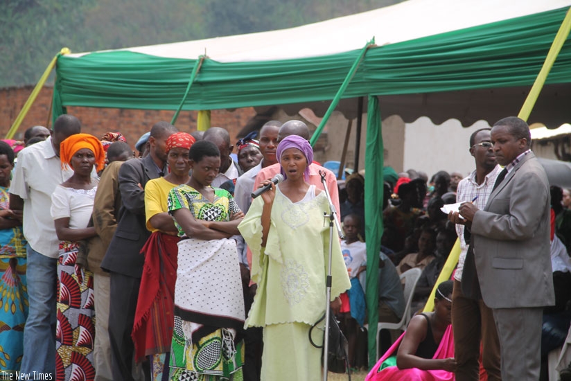 A woman raises an issue during the launch of Governance Month in Nyabihu District yesterday. (Mathias Hitimana)