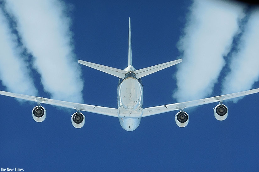 Air travel accounts for as much CO2 emission as that of Germany, and it is growing. / Internet photo.