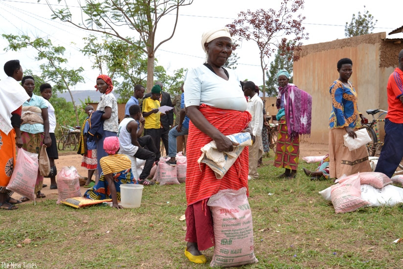 Eastern Province residents affected by the drought received seeds and fertilisers. (K. Rwamapera.)