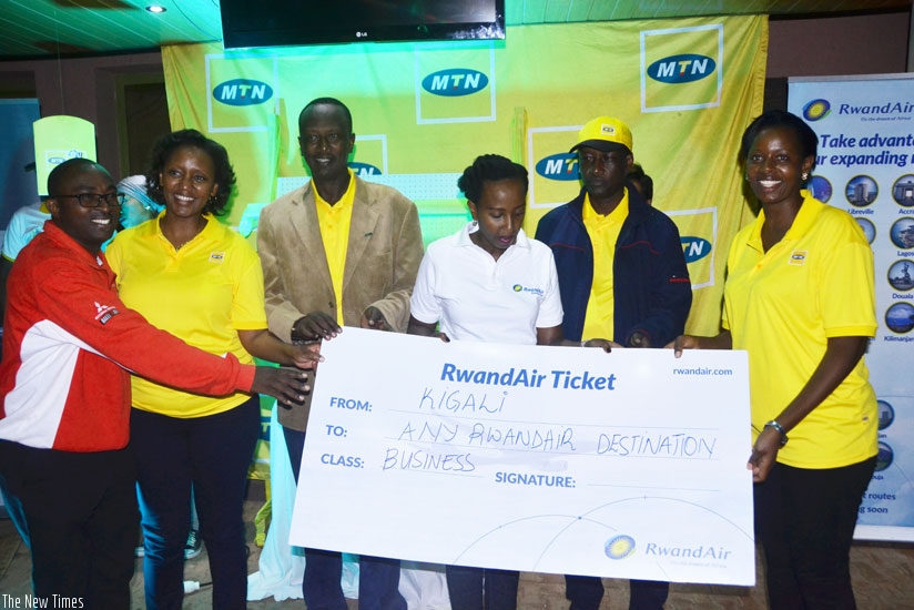 Namutebi (R) won herself an iPhone 5 courtesy of MTN and an air ticket to any destination of her choice, thanks to RwandAir. / Sam Ngendahimana