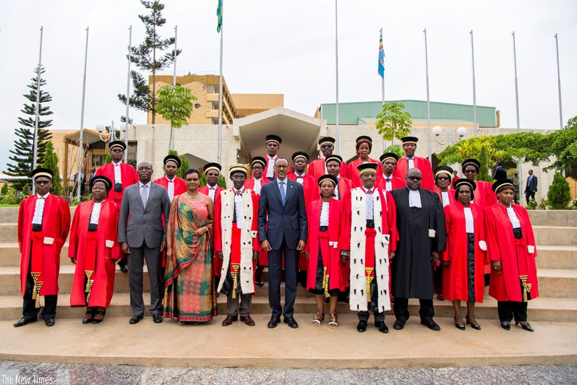 President Kagame in a group photo with members of the Judiciary and other top government officials, including Premier Anastase Murekezi (3rd L), Speaker Donatille Mukabalisa (4th L....