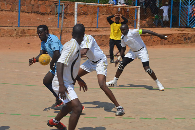 APR and Police handball club players in a past league game. / File