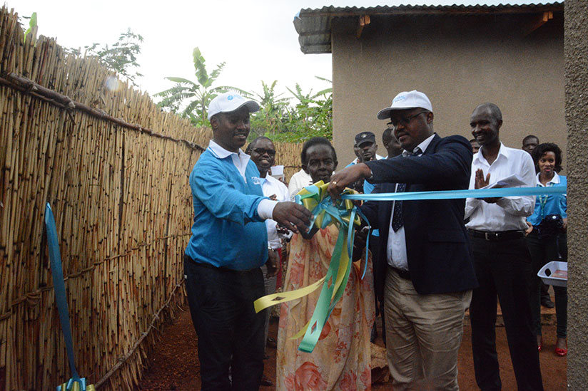 WASAC CEO and Kamonyi mayor cut the ribbon at the event.