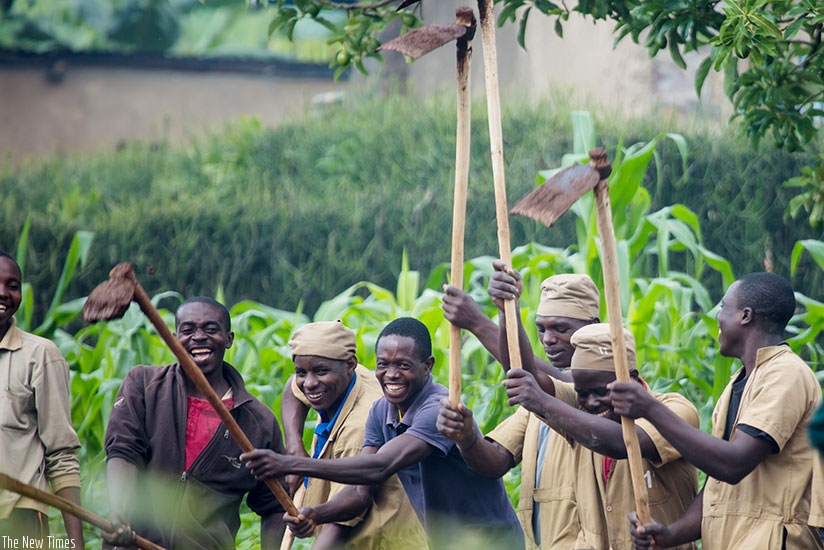 Residents of Kayonza District participate in Umuganda on May 21, 2016. / Timothy Kisambira.