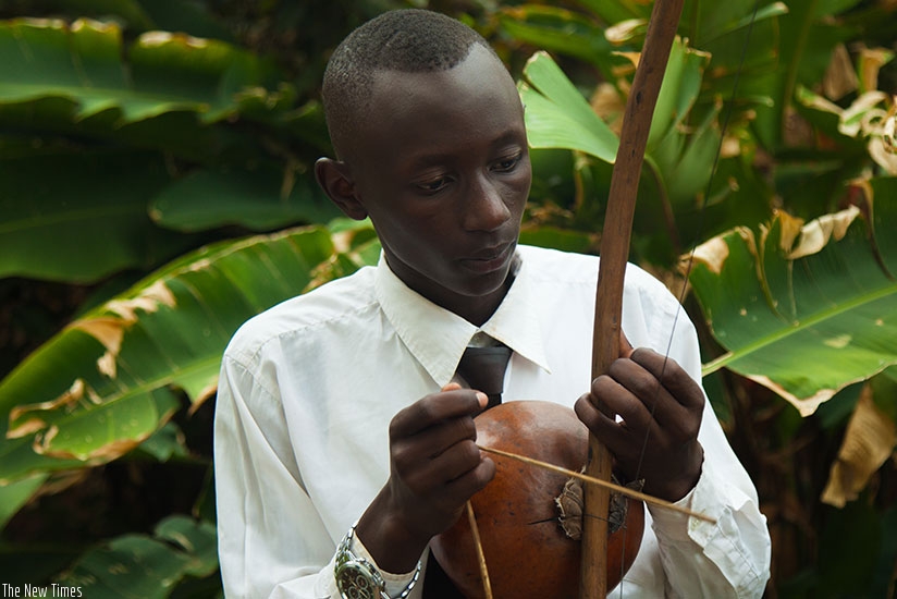 Imanishimwe plays the umuduri. (Remy Niyingize)