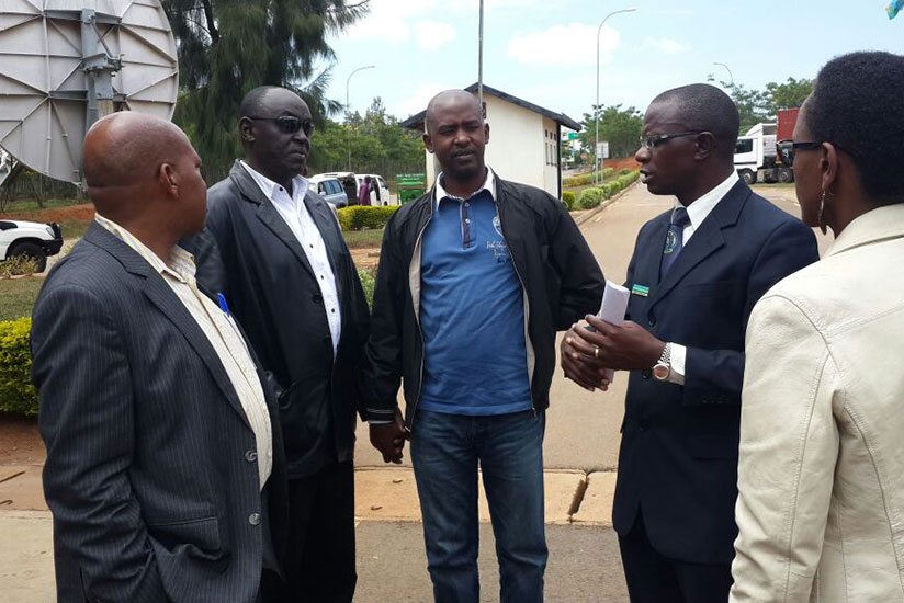 EALA team led by MP Dr James Ndahiro (second from left) talk to border officials at Nemba on Friday. / James Karuhanga