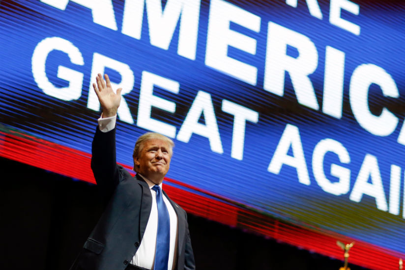 Republican real estate mogul Trump acknowledges his supporters following his stunning victory yesterday. (Net photo)