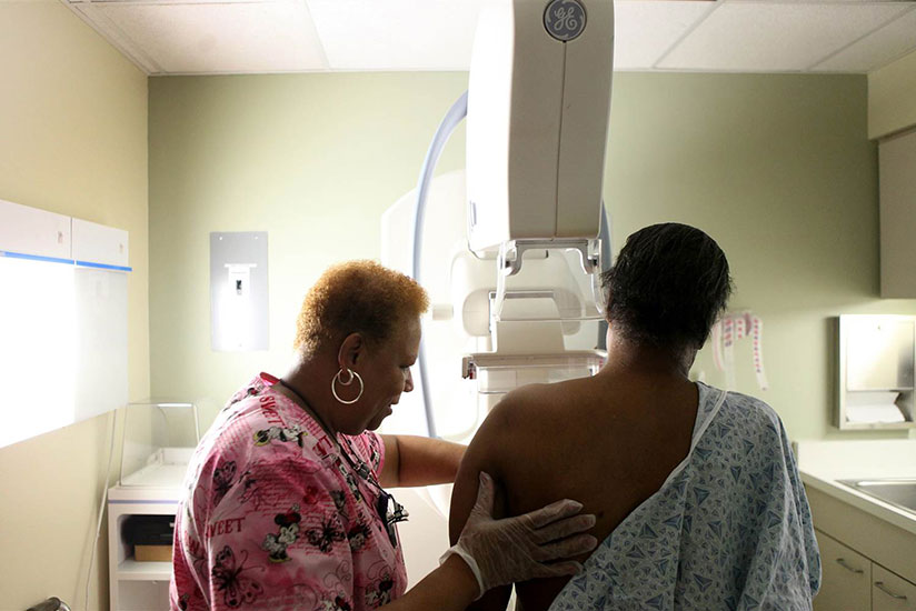 A woman being screened for breast cancer. / Internet photo