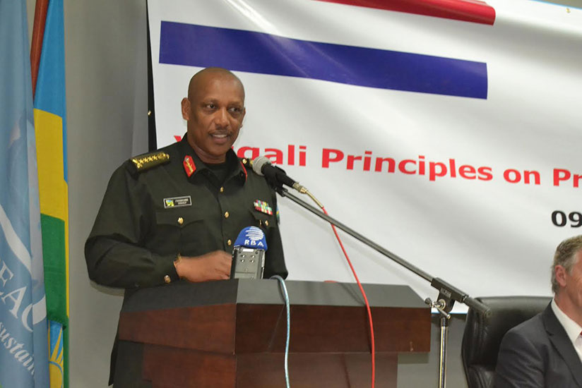 Gen Nyamvumba addresses participants during the closure of the course. / Jean d'Amour Mbonyinshuti