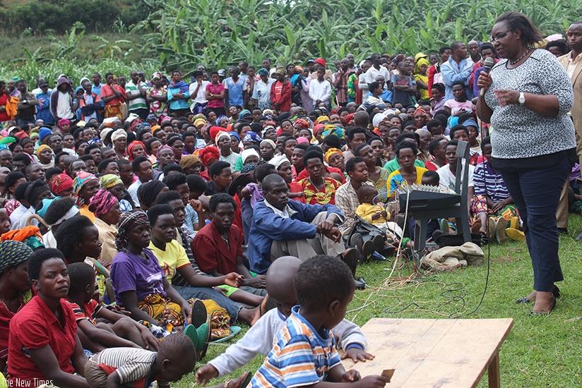 Minister Mukantabana addresses Gakenke residents. (Frederic Byumvuhore)