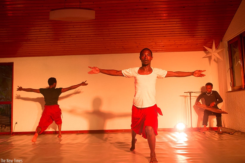 The actors on stage as singer Deo Munyakazi plays Inanga. (Photos by Faustin Niyigena)