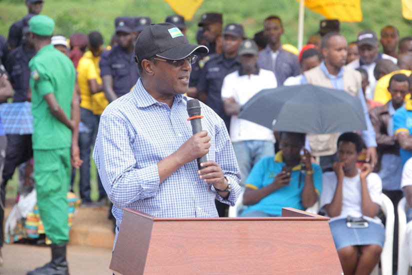 Minister Biruta addresses participants during Umuganda. / Elias Hakizimana
