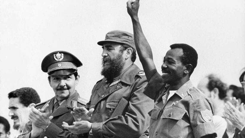 Former Cuban President, the late Fidel Castro (C), passed on at the weekend, aged 90, sparking tributes from across the world. (Net photo)
