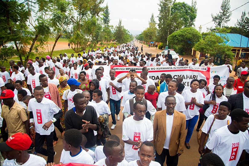 People march from Onatracom offices to Kigali Regional Stadium in Nyamirambo on the occasion to mark World AIDS Day yesterday. (Photos by Faustin Niyigena)
