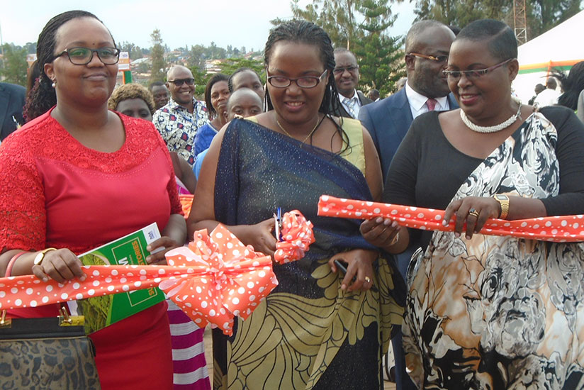 Minister of Agriculture and Animal Resources Gerardine Mukeshimana (C), Christine Murebwayire (R), the chairperson of the Chamber of Rwanda Farmers and the vice-chairperson of the PSF, Francine Uwera  Havugimana, cutting the ribbon. / Triphomus Muyagu