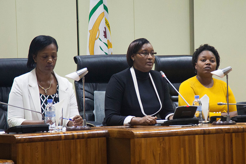 Speaker Mukabalisa (C), her deputy Jeanne d'Arc Uwimanimpaye (R) and Senate vice president Jeanne d'Arc Gakuba at the news briefing yesterday. / Nadege Imbabazi