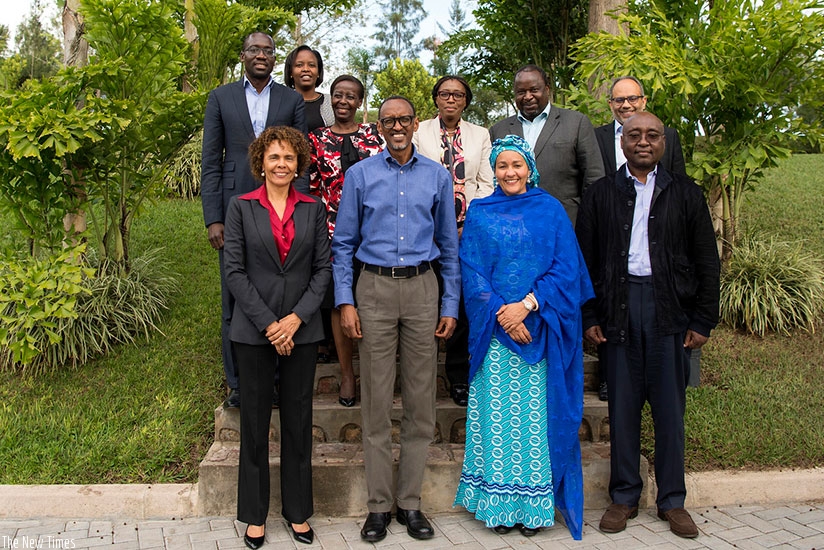 President Kagame with members of the African Union Reform Advisory Group at Muhazi yesterday. (Village Urugwiro)