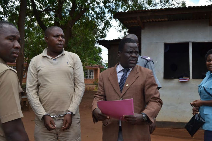 Murekezi (in handcuffs) waiting for remand documents before being driven off to Maula Prison. / Watipaso Mzungu
