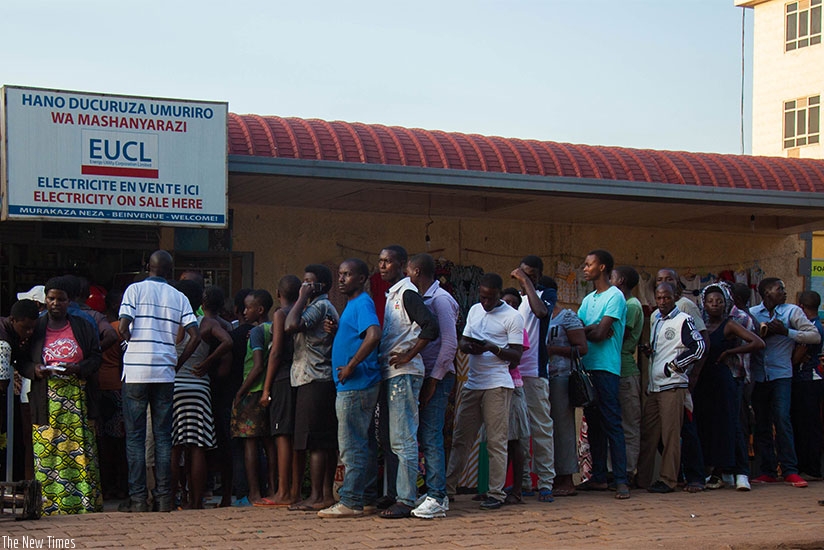People queue to buy power at an outlet in Kimironko yesterday. (Nadege Imbabazi)
