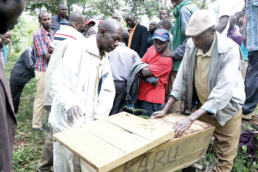 Communities around Nyungwe park present beekeeping project to community representatives  from around Gishwati-Mukura national park.