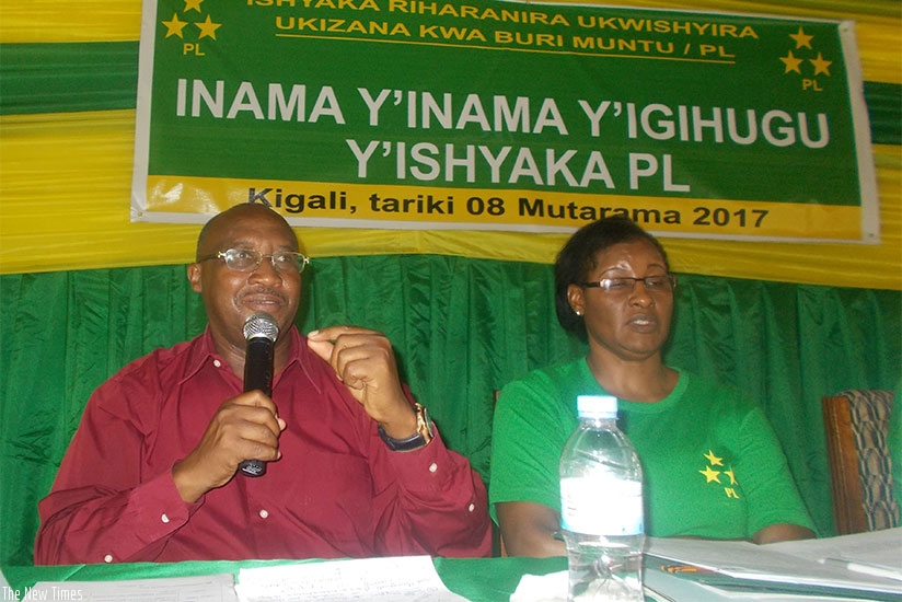 Musoni (L) addresses PL members as Mukabalisa looks on. Elias Hakizimana. 